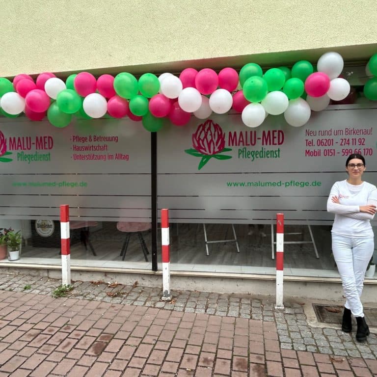 MALU-MED Pflegekraft im Hausbesuch bei einer Klientin